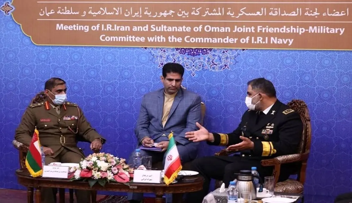 قائدا القوتین البحریتین الایرانیة والعمانیة یؤکدان على التعاون الثنائی
