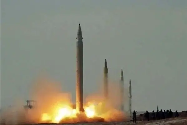 الموجة 90 من عملیة الوعد الصادق 4 .. قصف صناعات الحدید والالمنیوم الأمیرکیة بالمنطقة