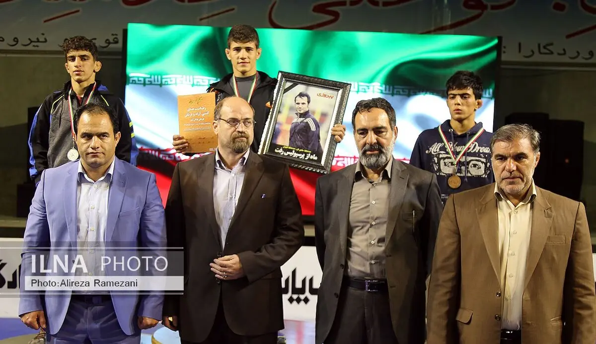 نفرات برتر چهار وزن نخست مسابقات کشتی آزاد جوانان قهرمانی کشور