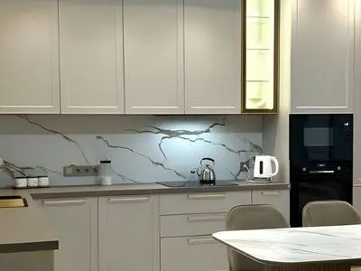 کابینت آشپزخانه نئوکلاسیک ۱۴۰۴؛ از سبک‌های ترند تا برآورد قیمت اجرا