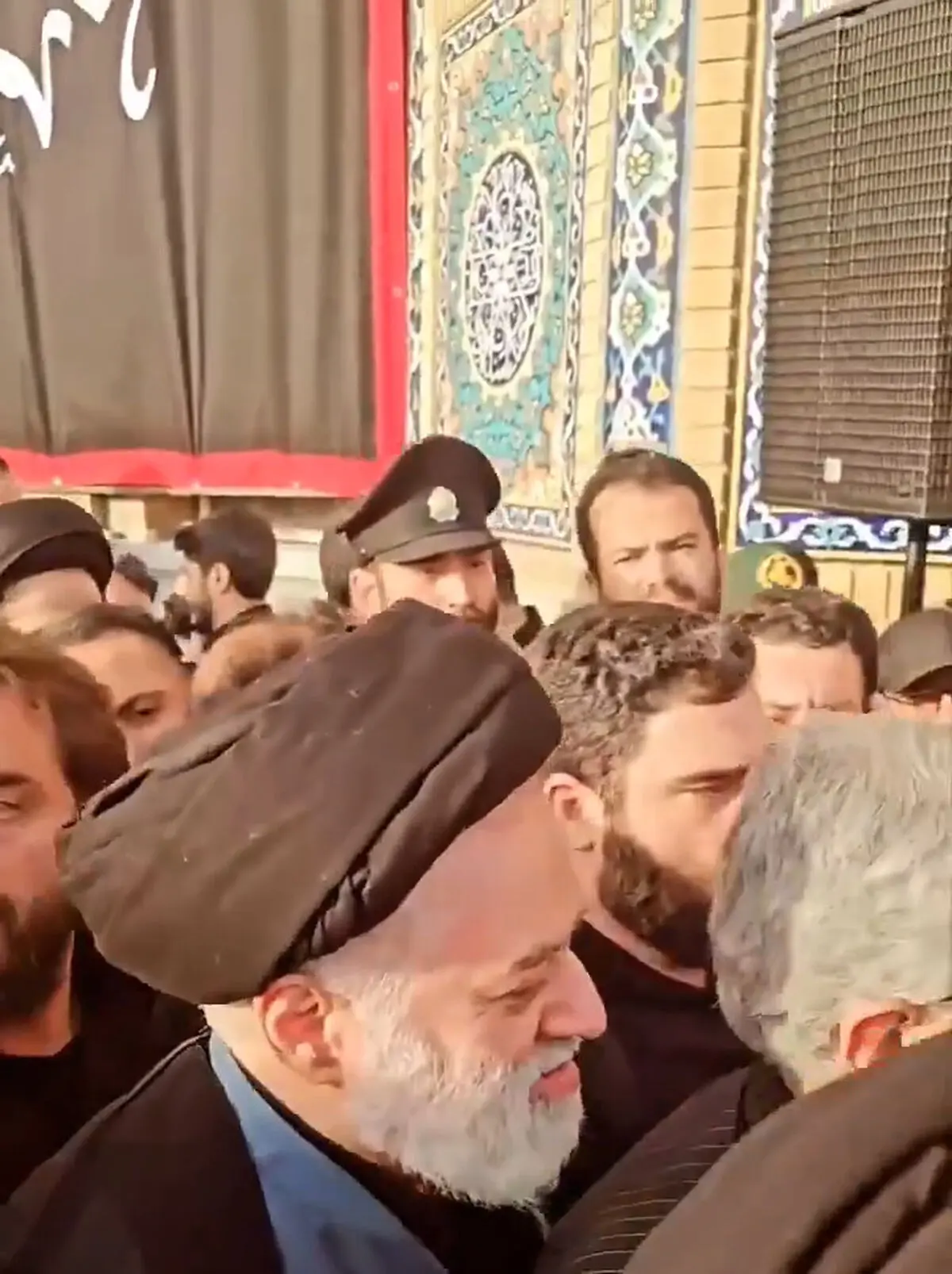رفتار جالب یک عراقی با فرزند ارشد رهبر شهید انقلاب + فیلم