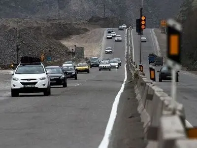 وضعیت تردد در محورهای استان عادی و روان است
