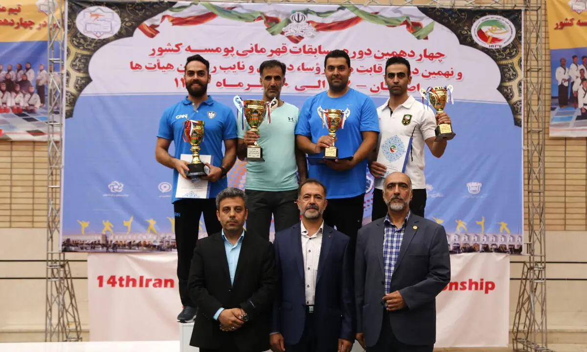 درخشش جام قهرمانی در دستان پومسه روهای اصفهانی