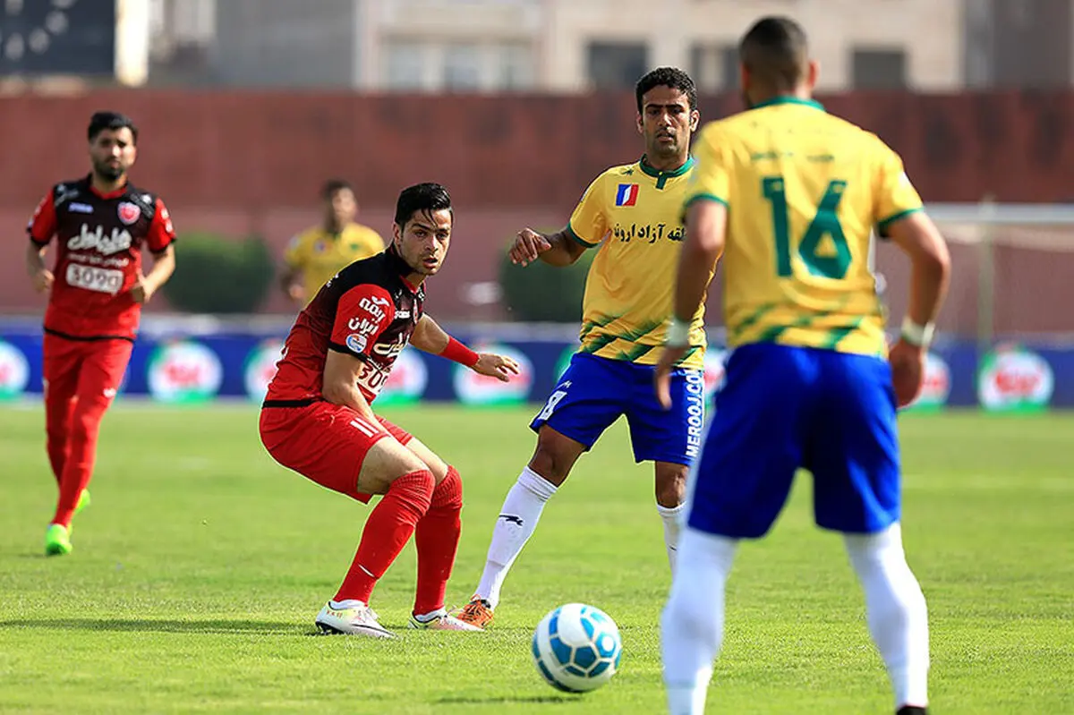 صنعت نفت نوار بردهای پرسپولیس را قطع کرد