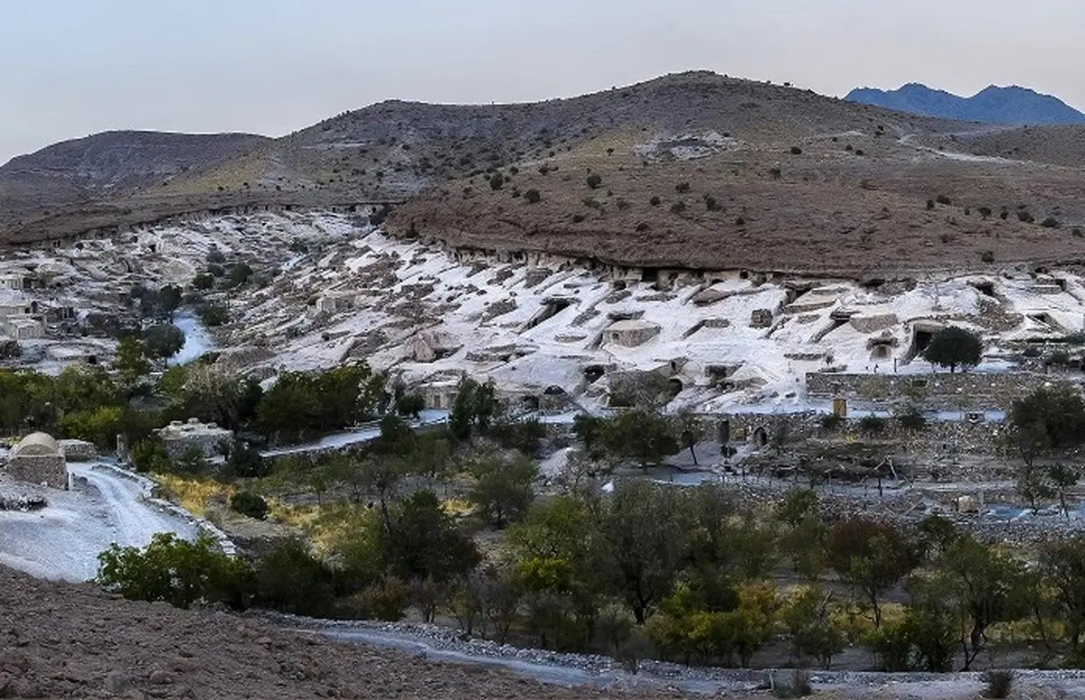 طرح پایش فضاهای دستکند در روستای جهانی میمند آغاز شد