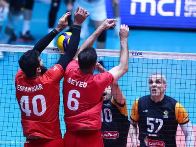 اقدام بازیکنان فولاد سیرجان برای خشک کردن زمین (ویدیو)
