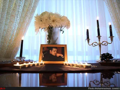 گزارش ایلنا از حضور هنرمندان سینما در منزل مرحوم نیما طباطبایی