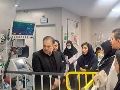 معاون پرستاری وزارت بهداشت از کودکان مجروح در مراکز درمانی عیادت کرد

