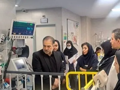 معاون پرستاری وزارت بهداشت از کودکان مجروح در مراکز درمانی عیادت کرد

