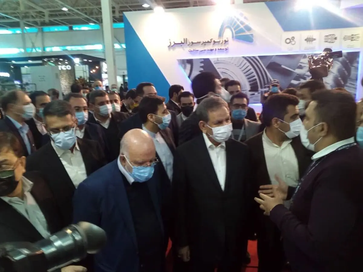 بازدید جهانگیری از نمایشگاه بین‌المللی نفت تهران