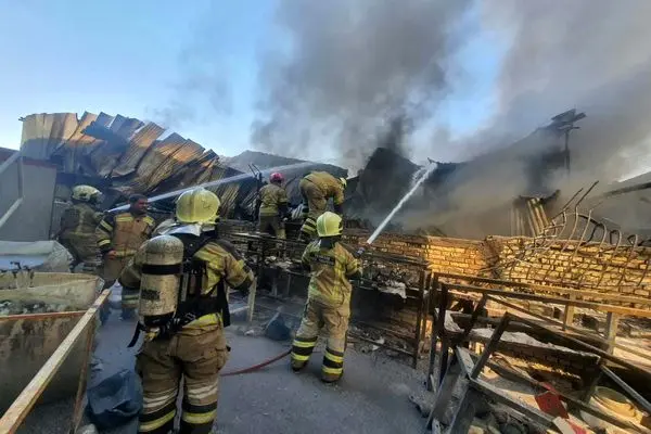 آتش‌سوزی گسترده در شهرک صنعتی شمس‌آباد
