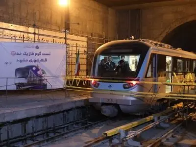 انجام عملیات تست‌گرم اتصال قطار شهری مشهد به حرم‌رضوی