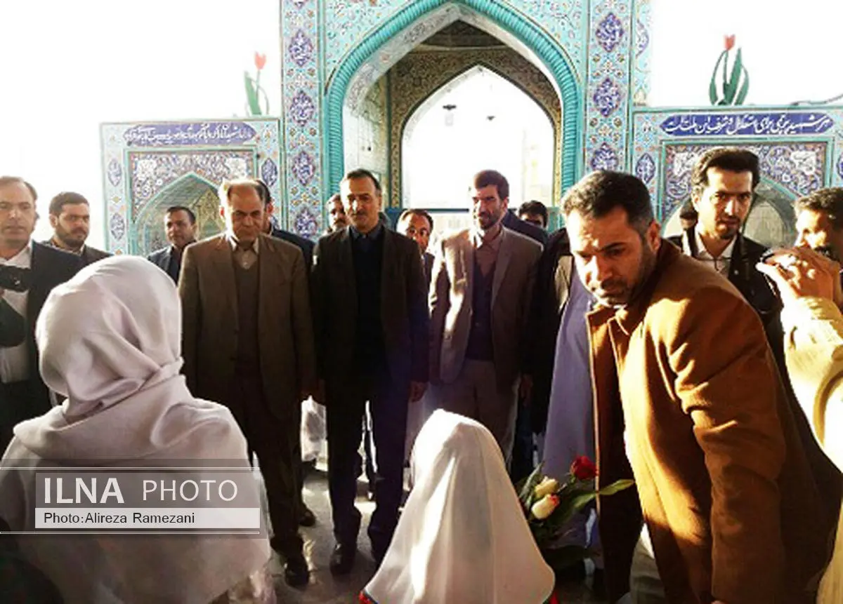 بازدید سرزده وزیر آموزش و پرورش از مدارس زاهدان/ادای احترام به شهدا