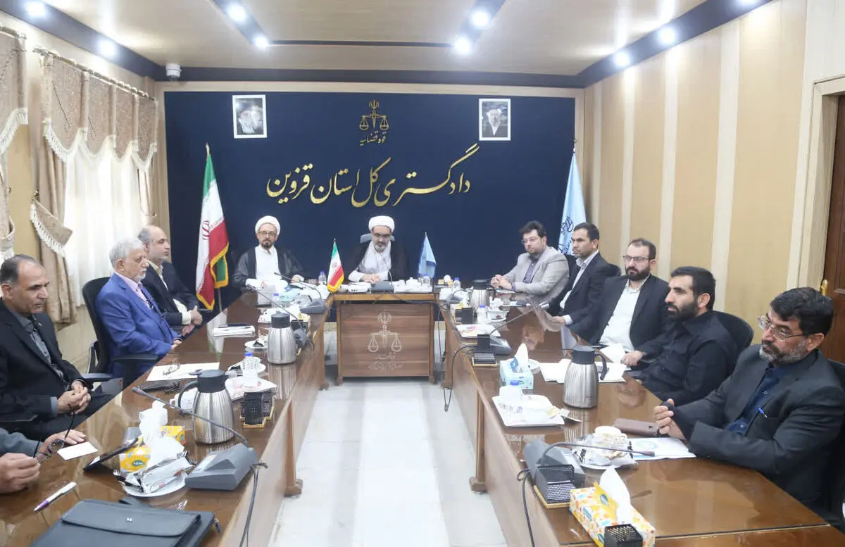 رأی داور همانند رأی دادگاه قطعی و لازم‌الاجرا است.