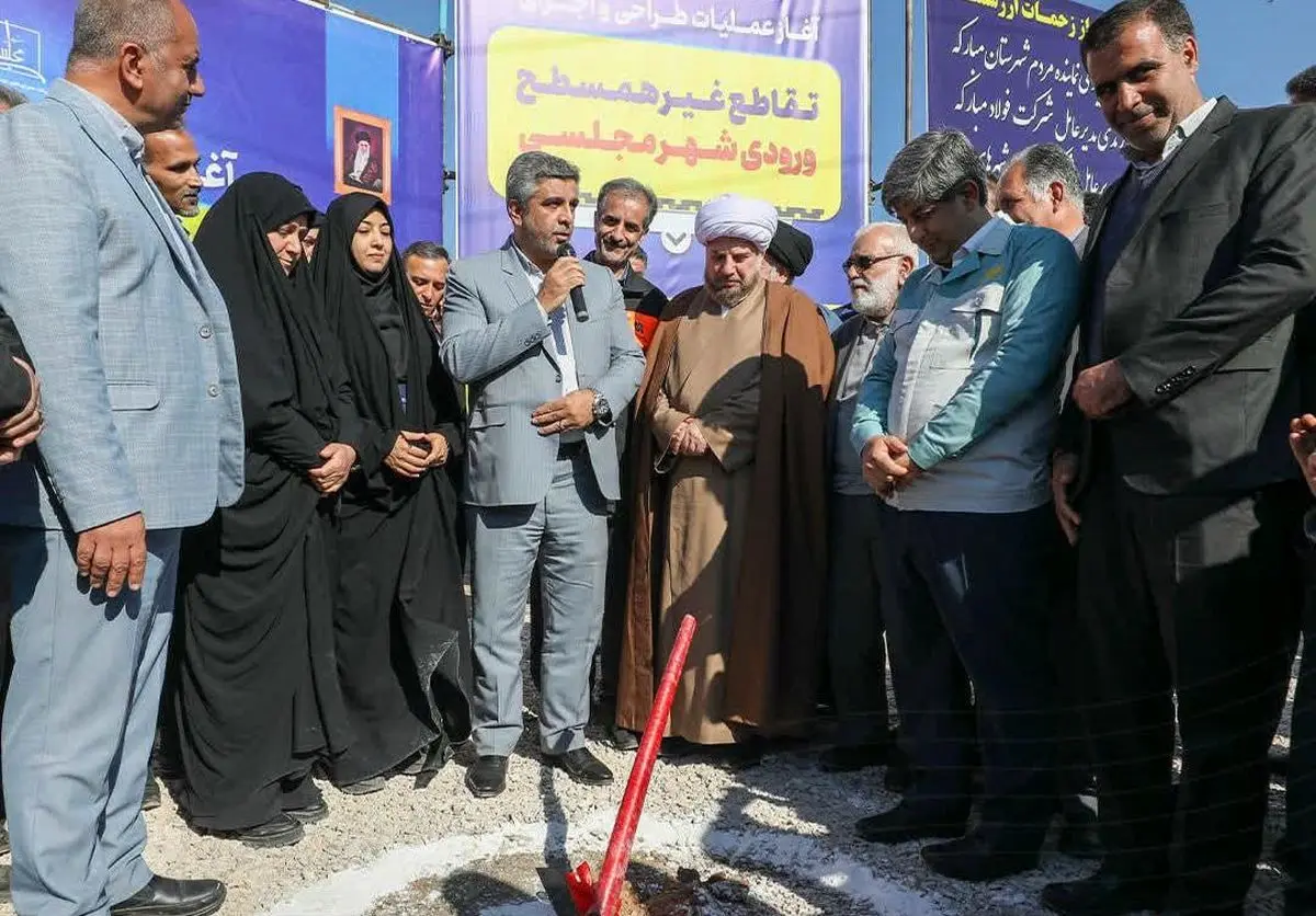 تقاطع غیر هم‌سطح ورودی شهر مجلسی از نقشه زیرگذر، رمپ و لوپ‌های خاص برخوردار است