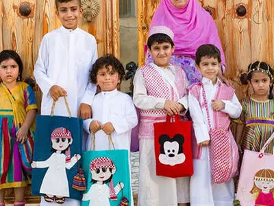 فلسفه عمیق گرگیعان : کودکان در پی شکستن طلسم شهر با فانوس امید
