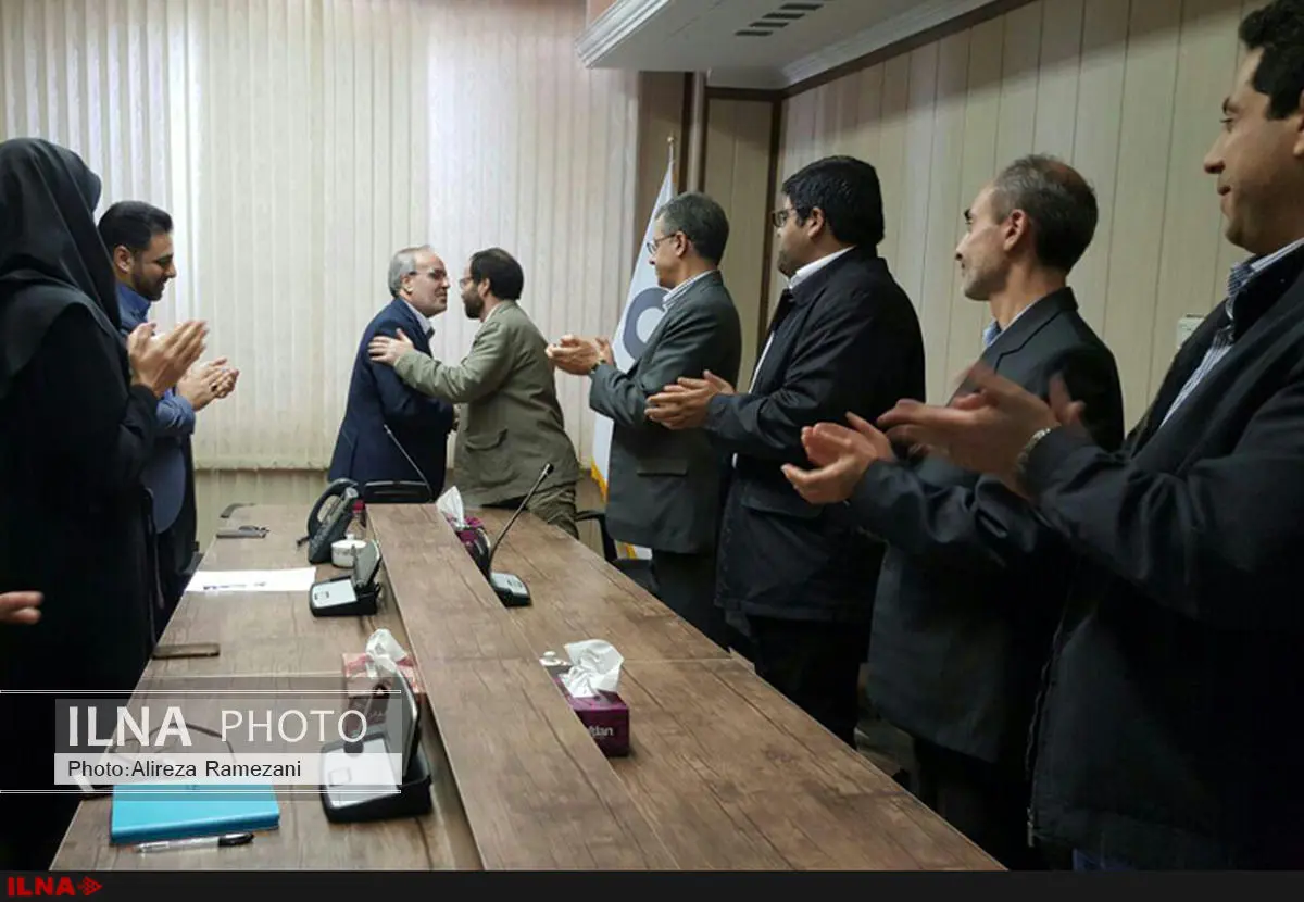 کسی که در صداوسیما کار میکند، کارمند نیست
