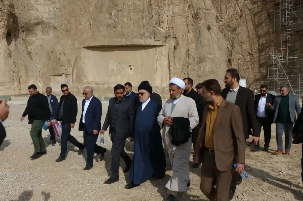 آسیب‌های ناشی از فرونشست زمین در نقش رستم مشهود است
