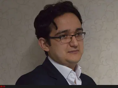 امیر اثنی‌عشری آثار لطفی را اجرا می‌کند