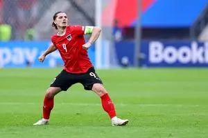 گل سوم اتریش مقابل هلند با ضربه تاریخی سابیتزر (ویدئو)