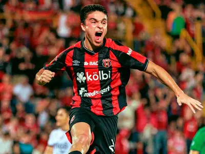 ستاره جوان خط دفاع مقابل ایران غایب شد