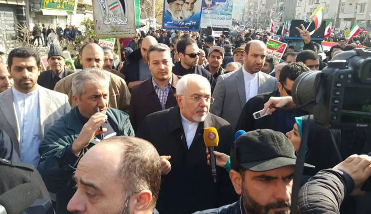 مشیدا بالمشارکة الواسعة بمسیرات انتصار الثورة الاسلامیة.. ظریف: الارهابیون هم الأمیرکیون أنفسهم 