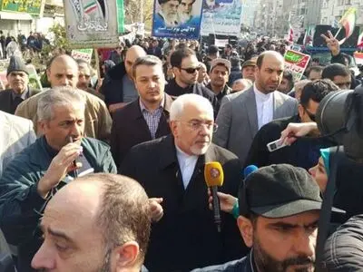 مشیدا بالمشارکة الواسعة بمسیرات انتصار الثورة الاسلامیة.. ظریف: الارهابیون هم الأمیرکیون أنفسهم 