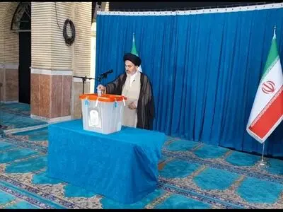 نماینده ولی فقیه در آذربایجان غربی رای خود را به صندوق انداخت