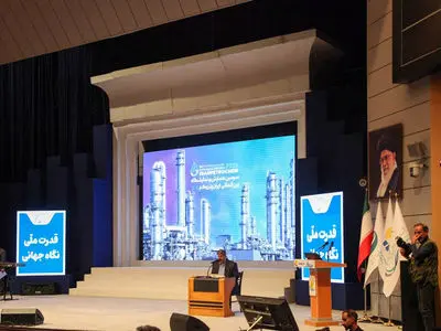 حضور فعال بانک ملی ایران در نمایشگاه ایران پتروکم با محور توسعه همکاری‌های بانکی و صنعتی / امضای تفاهم‌نامه با «پالایش نفت آفتاب» و «هیربد نیرو»