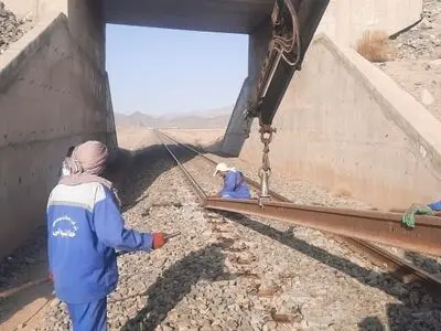 کارگران ابنیه فنی راه‌آهن اراک حقوق شهریور ماه‌ را گرفتند
