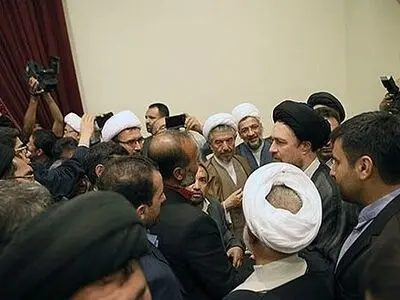 دیدار پدر ستایش قریشی با یادگار امام + تصاویر