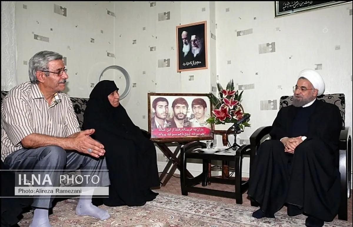 خانواده معظم شهدا امروز ، مقاوم‌تر و با روحیه‌ای بالاتر در صحنه دفاع از انقلاب اسلامی حضور دارند