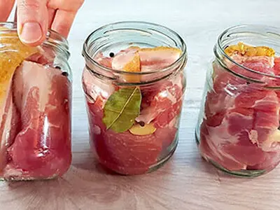 طرز تهیه عصاره گوشت داخل شیشه