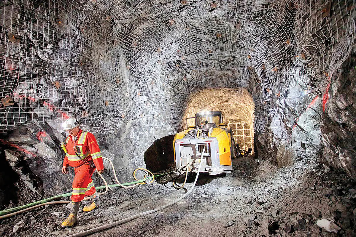 روند صدور مجوز معادن در گلستان  دشوار و پرهزینه است/در مواردی اجرای قانون معادن در استان سلیقه‌ای انجام می‌شود 