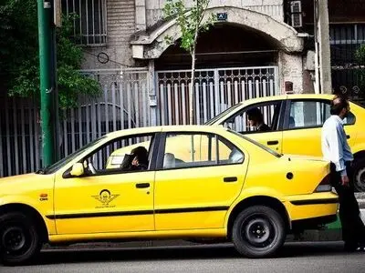 تاکسیران مشهدی 700 میلیون ریال اشیاء قیمتی را به مسافر عراقی بازگرداند