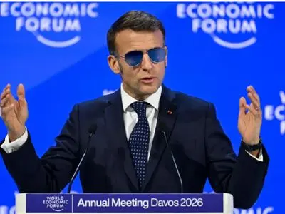 ترامپ به عینک آفتابی ماکرون در داووس اشاره کرد: "چه داستانی پشت آن است؟"