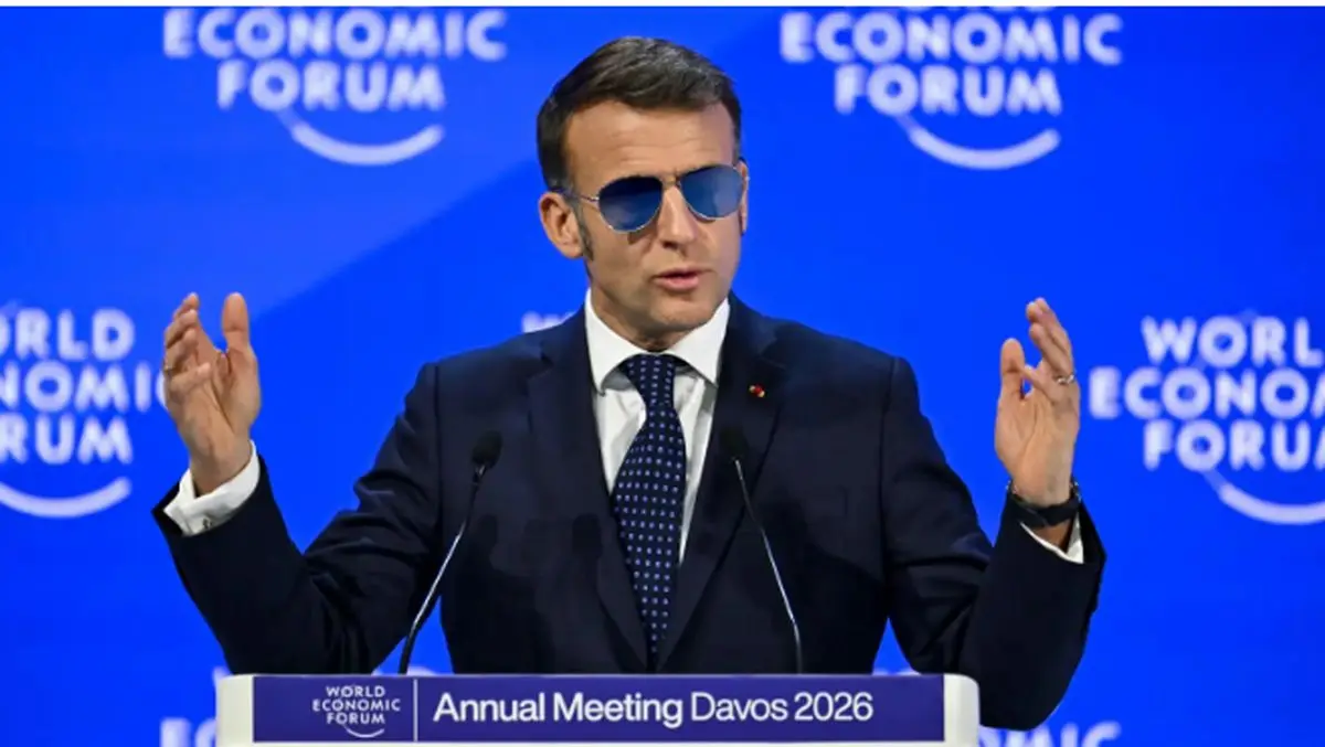 ترامپ به عینک آفتابی ماکرون در داووس اشاره کرد: "چه داستانی پشت آن است؟"