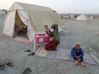 گرما،عقرب و کرونا بلای جان سیل زدگان روستاهای سیریک ، جاسک و بشاگرد /هر که آمد عکس یادگاری گرفت و رفت /ما ماندیم و رفتن «عاطفه»ها و ژست های خدمت مسئولان  