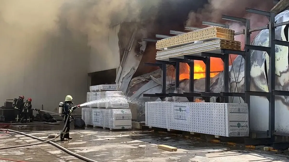 آتش سوزی در کارخانه فوم‌سازی «گدر» 