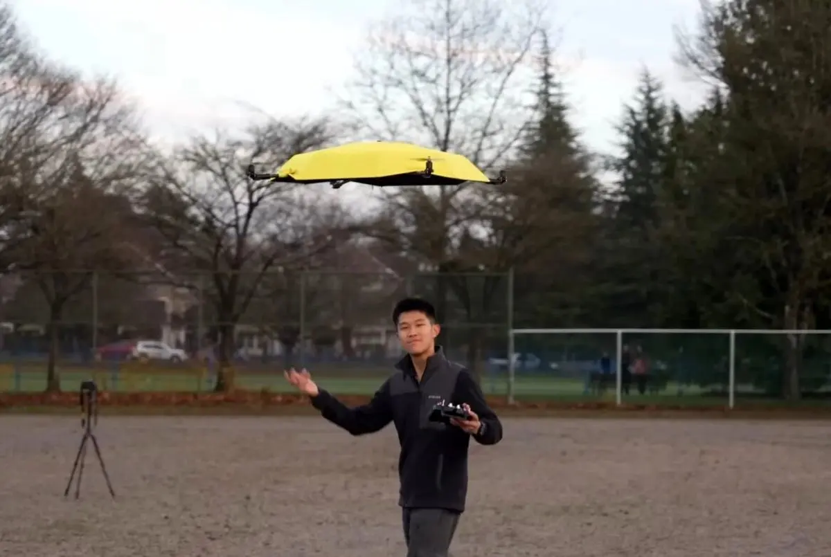 چتر پرنده‌ای که شما را دنبال می‌کند