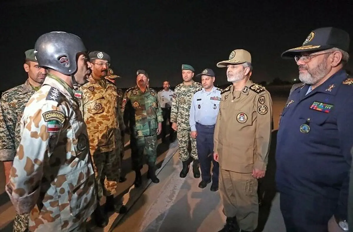سرلشکر موسوی در جمع چتربازان تیپ ۵۵ هوابرد حضور یافت