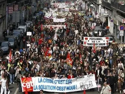 کارگران حملونقل فرانسه تا مدت نامعلوم به اعتصاب خود ادامه میدهند