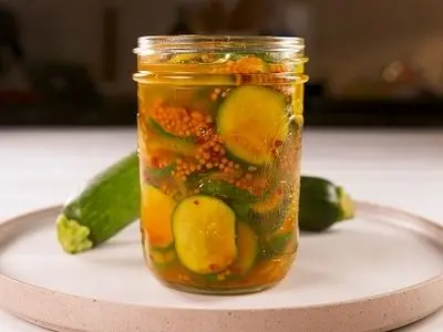 دستور تهیه ترشی کدو سبز؛ ترشی متفاوت و خوشمزه