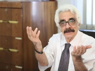 «فریبرز رئیس دانا» با علائمی شبیه به کرونا در بیمارستان بستری شد