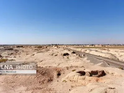 تپه حصار دامغان با قدمت هفت هزارساله محل تردد گوسفندان، موتورها و قطارها/ گسترش زمین‌های کشاورزی روی کاخ ساسانی 