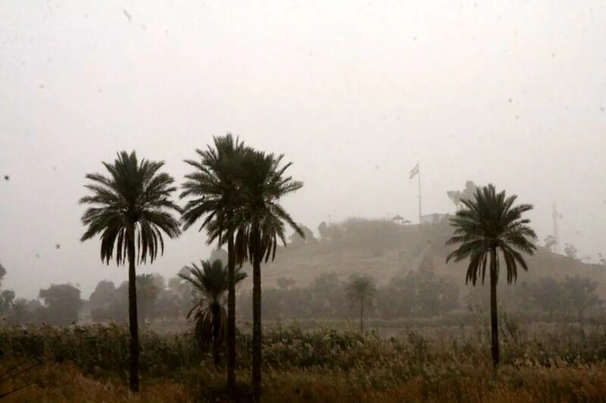 گرد و غبار قصرشیرین را فرا گرفت