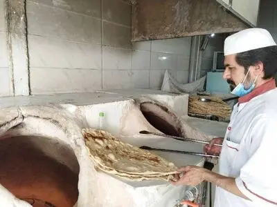تنورِ زندگی کارگران خباز اصلا گرم نیست/ جوازِ ۴۰ میلیونی امروز ۶۰۰ میلیون خرید و فروش می‌شود
