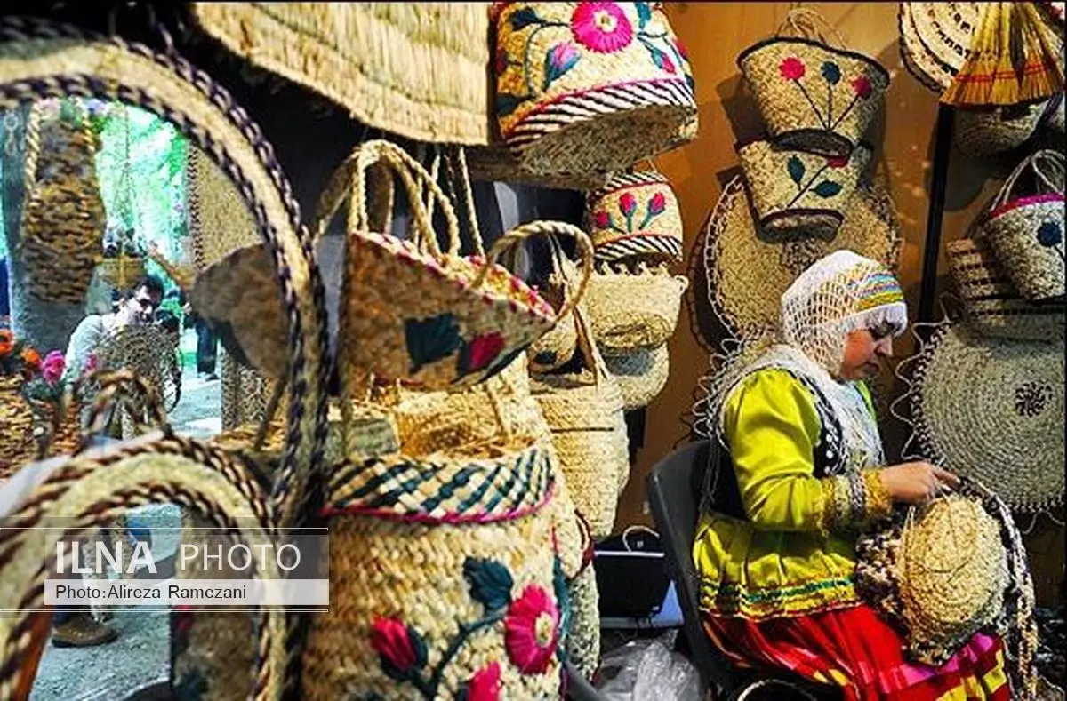 واگذاری ۴۴۰ فقره تسهیلات به هنرمندان صنایع دستی منطقه آزاد انزلی