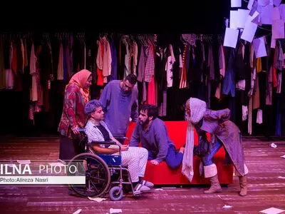 نمایش «موش‌ها و آدم‌ها» در تئاتر شهر قزوین 