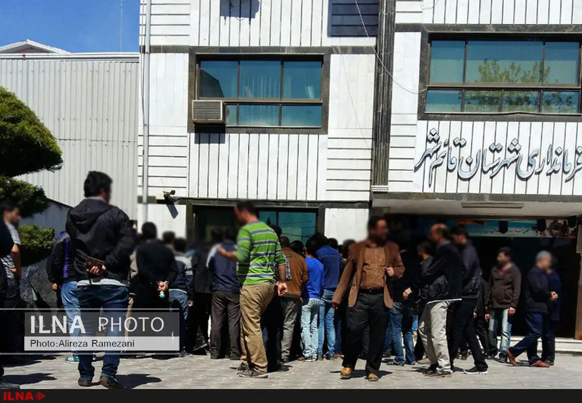 تجمع کارگران نساجی مازندران در مقابل فرمانداری قائمشهر